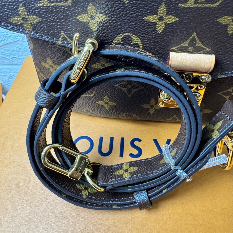 精典Lv郵差包-31