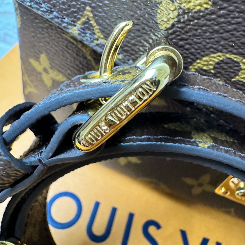 精典Lv郵差包-32