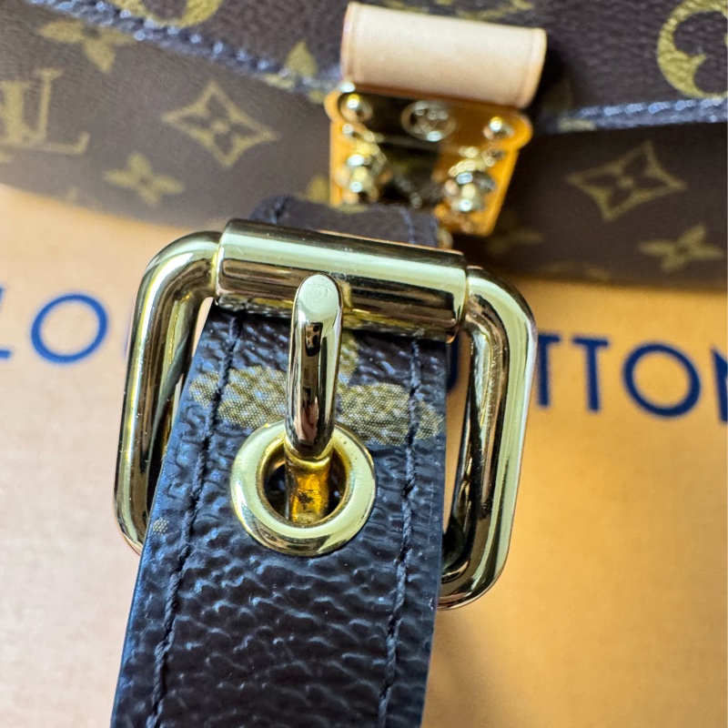 精典Lv郵差包-33