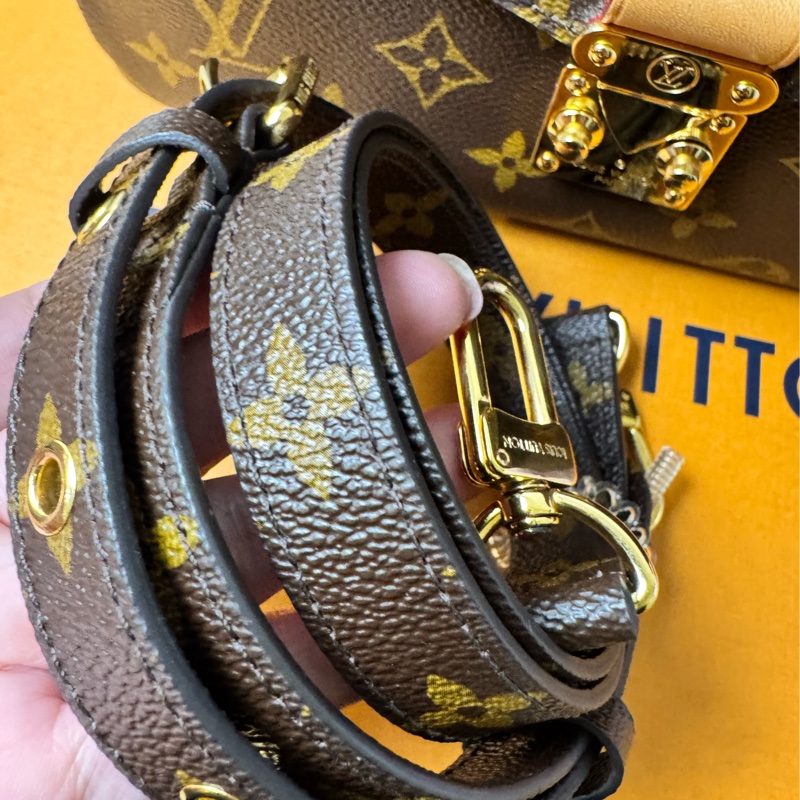 精典Lv郵差包-34