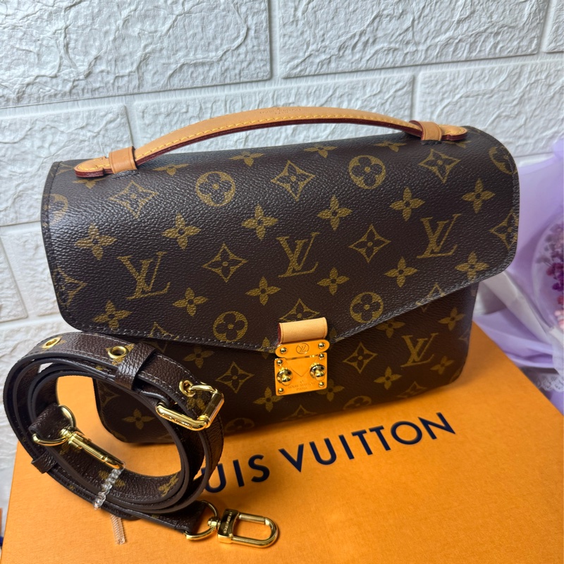 精典Lv郵差包-36