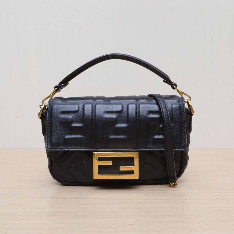 FENDI Baguette法棍包Mini黑色羊皮肩背包-1