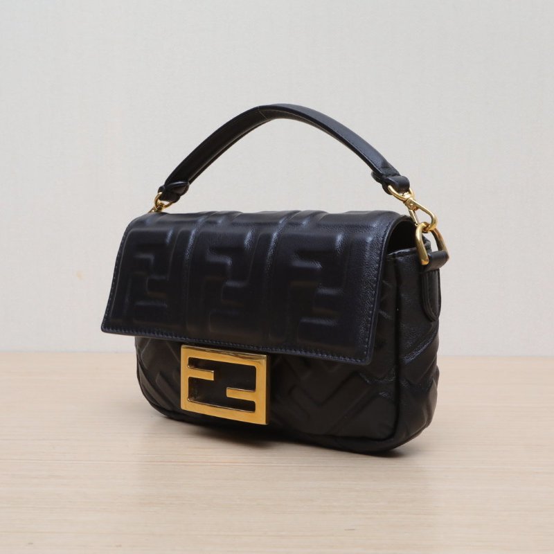 FENDI Baguette法棍包Mini黑色羊皮肩背包-4