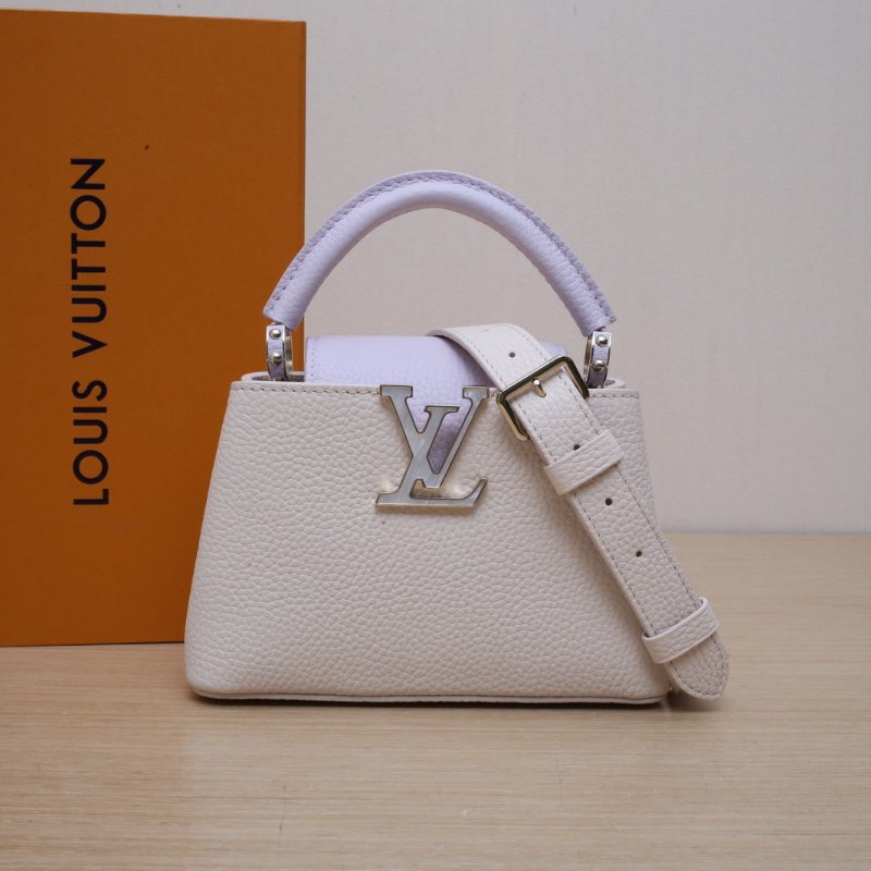 LOUIS VUITTON CapucinesMini21拼色牛皮淺金扣晶片珍珠貝母花卉鏈條肩背包-0
