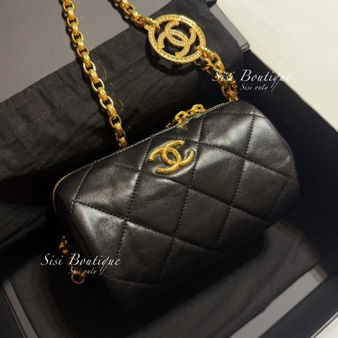 CHANEL可調雕花鏈帶保齡球包