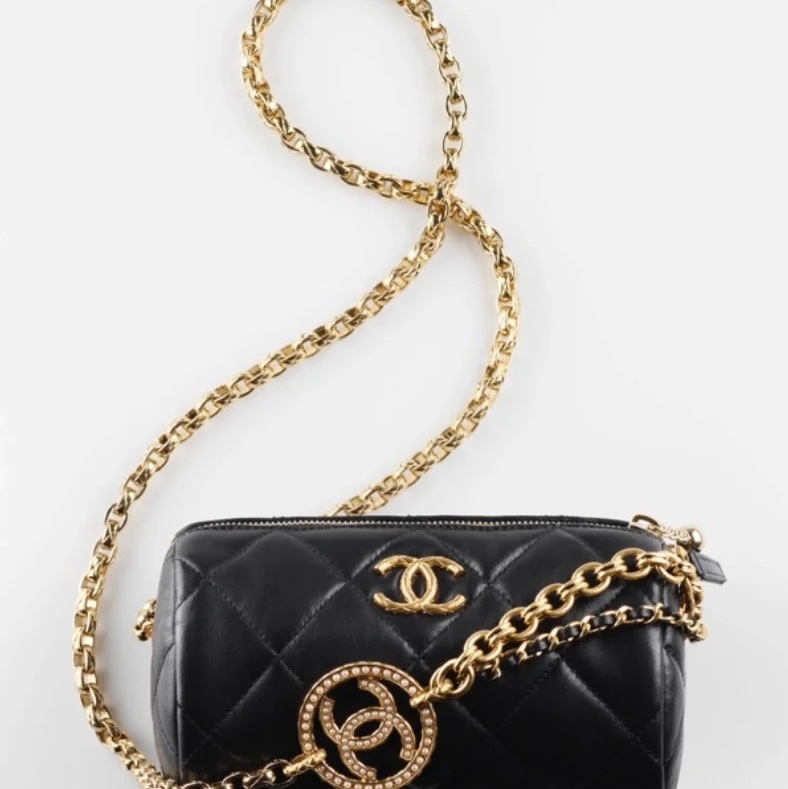 CHANEL可調雕花鏈帶保齡球包-1