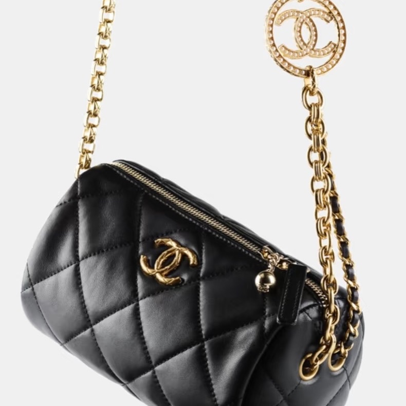 CHANEL可調雕花鏈帶保齡球包-2