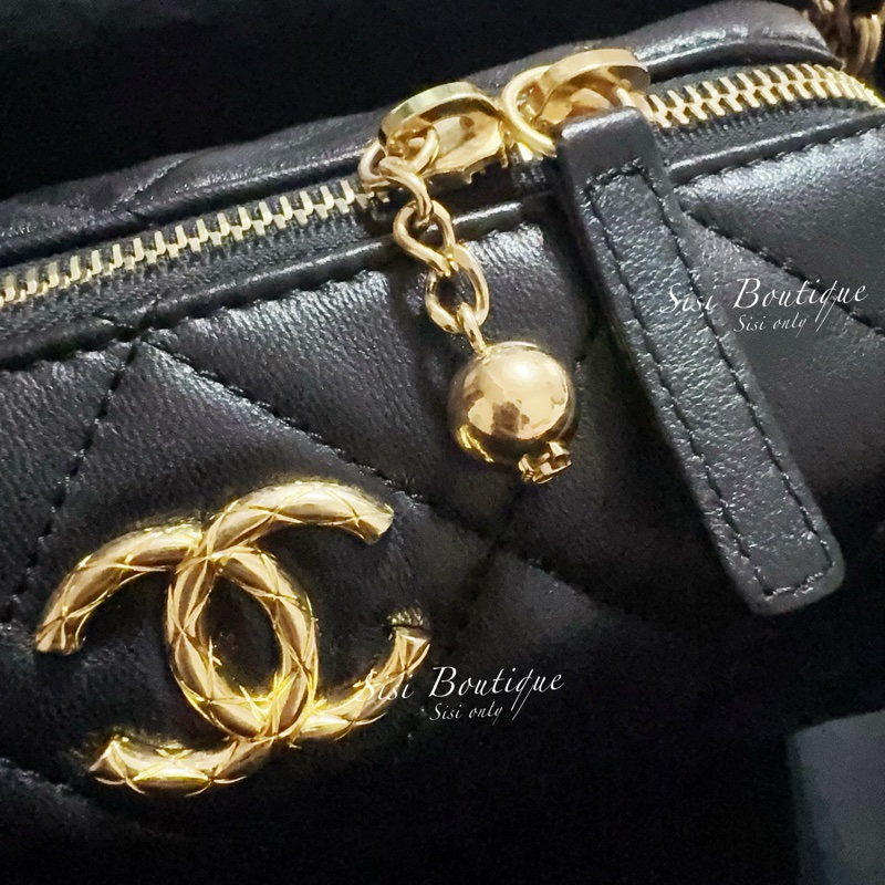 CHANEL可調雕花鏈帶保齡球包-3