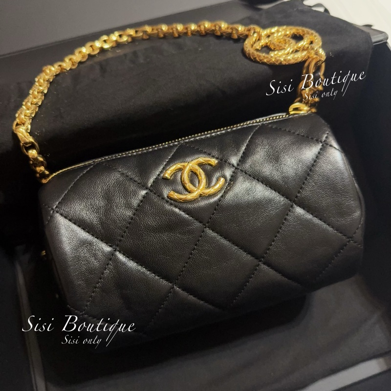 CHANEL可調雕花鏈帶保齡球包-5