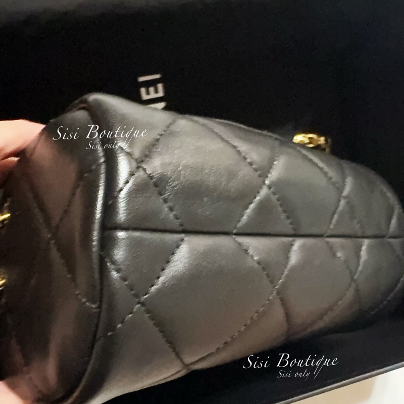 CHANEL可調雕花鏈帶保齡球包-8