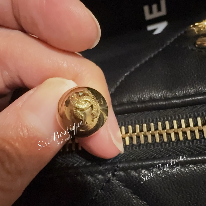 CHANEL可調雕花鏈帶保齡球包-11