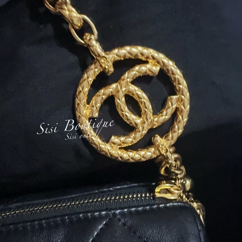 CHANEL可調雕花鏈帶保齡球包-13