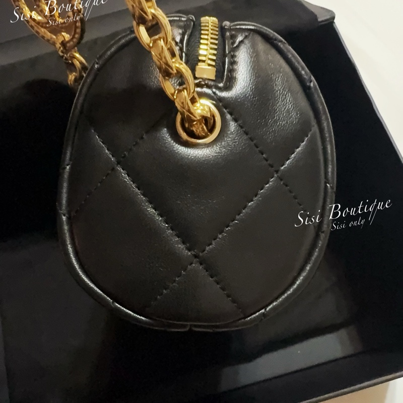 CHANEL可調雕花鏈帶保齡球包-16