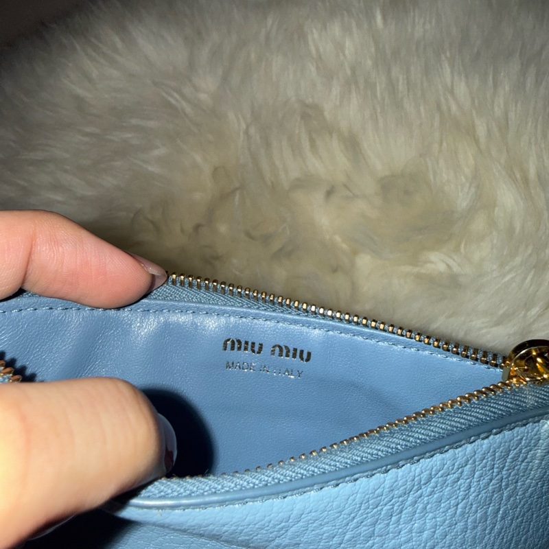 💙 Miu Miu 藍色卡包  Miu Miu 藍色 卡包 真皮 零錢包 簡約 皮夾 小巧 方便 收納 必備 配件 氣質 精品-2