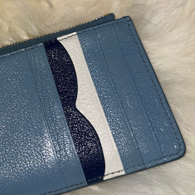 💙 Miu Miu 藍色卡包  Miu Miu 藍色 卡包 真皮 零錢包 簡約 皮夾 小巧 方便 收納 必備 配件 氣質 精品-4