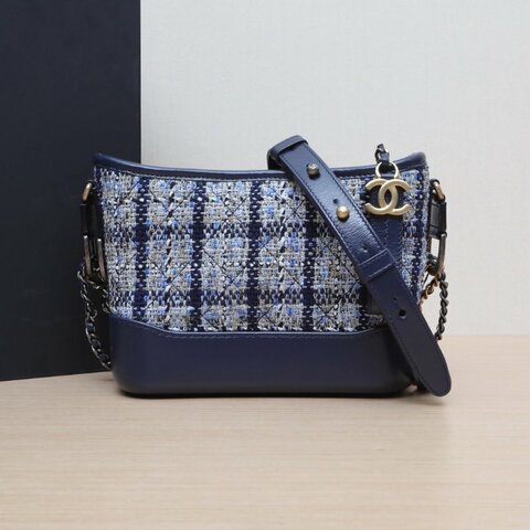 CHANEL GABRIELLE流浪小號20藍色牛皮/粗花呢26開金銀扣肩背包