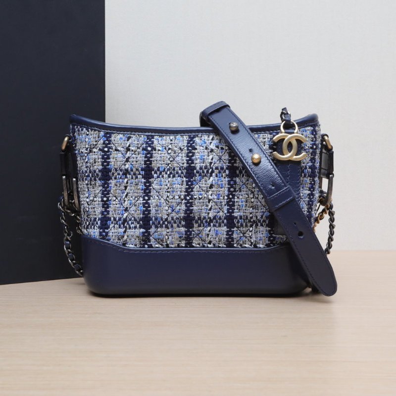 CHANEL GABRIELLE流浪小號20藍色牛皮/粗花呢26開金銀扣肩背包-0