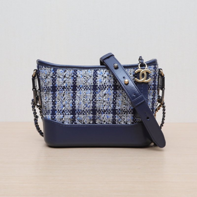 CHANEL GABRIELLE流浪小號20藍色牛皮/粗花呢26開金銀扣肩背包-1