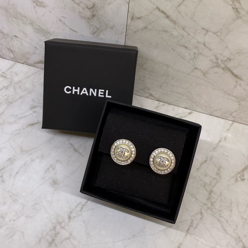 CHANEL圓形水鑽雙c logo珍珠夾式耳環-0