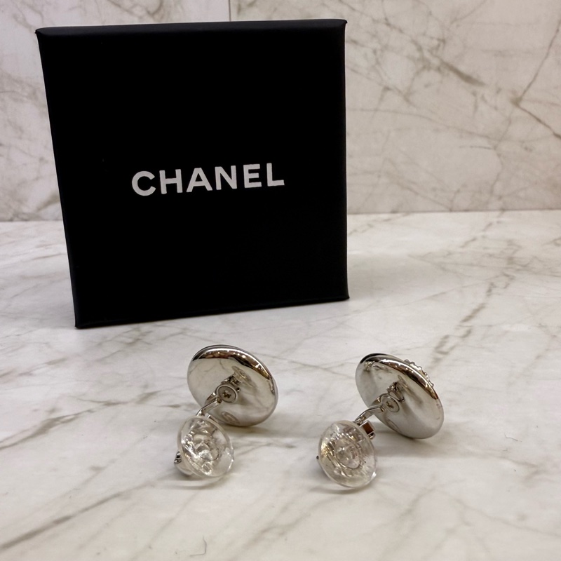 CHANEL圓形水鑽雙c logo珍珠夾式耳環-3