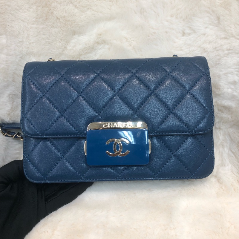 Chanel 藍色大琺瑯扣鏈條包 XB891-0