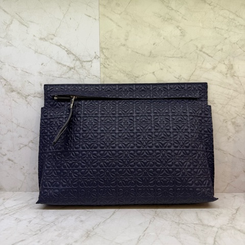 LOEWE 深藍全皮壓紋手拿包