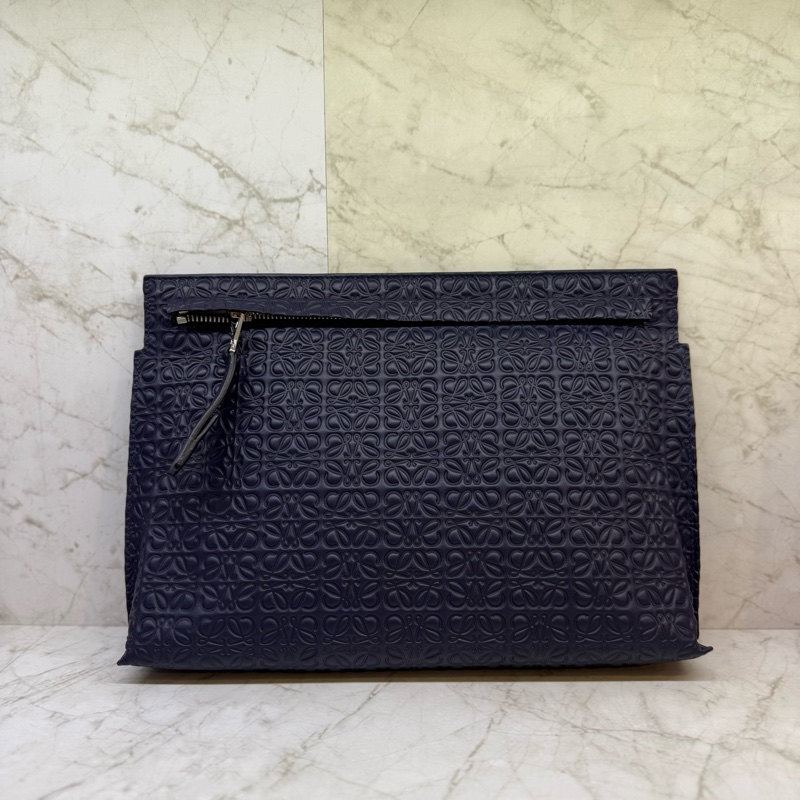 LOEWE 深藍全皮壓紋手拿包-0