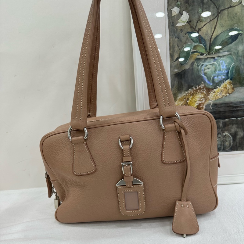 Prada胭脂粉保齡球單肩包-1