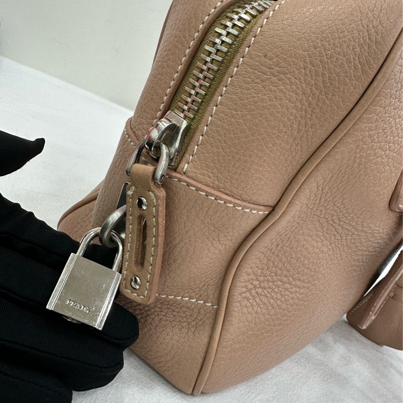 Prada胭脂粉保齡球單肩包-7