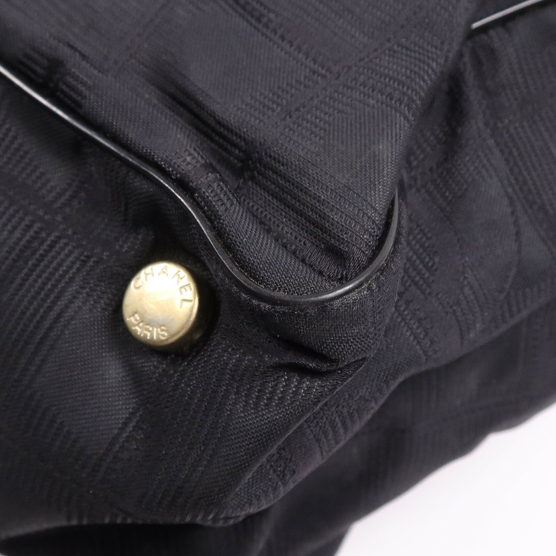 CHANEL 尼龍New Travel Line金扣手挽袋-4