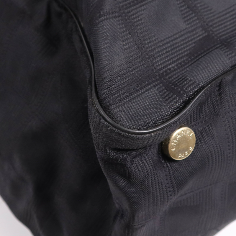 CHANEL 尼龍New Travel Line金扣手挽袋-5
