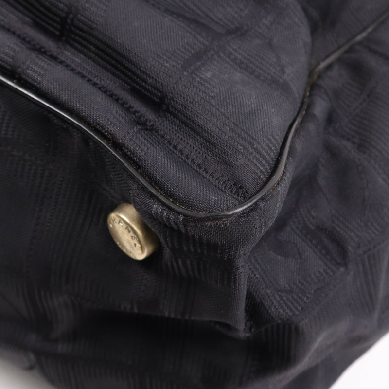 CHANEL 尼龍New Travel Line金扣手挽袋-6