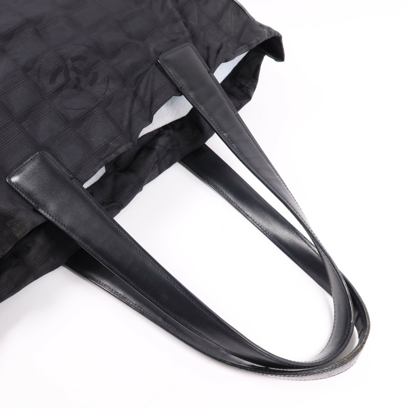 CHANEL 尼龍New Travel Line金扣手挽袋-8