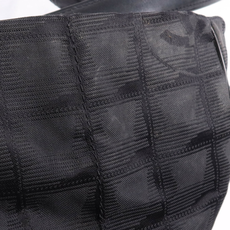 CHANEL 尼龍New Travel Line金扣手挽袋-10