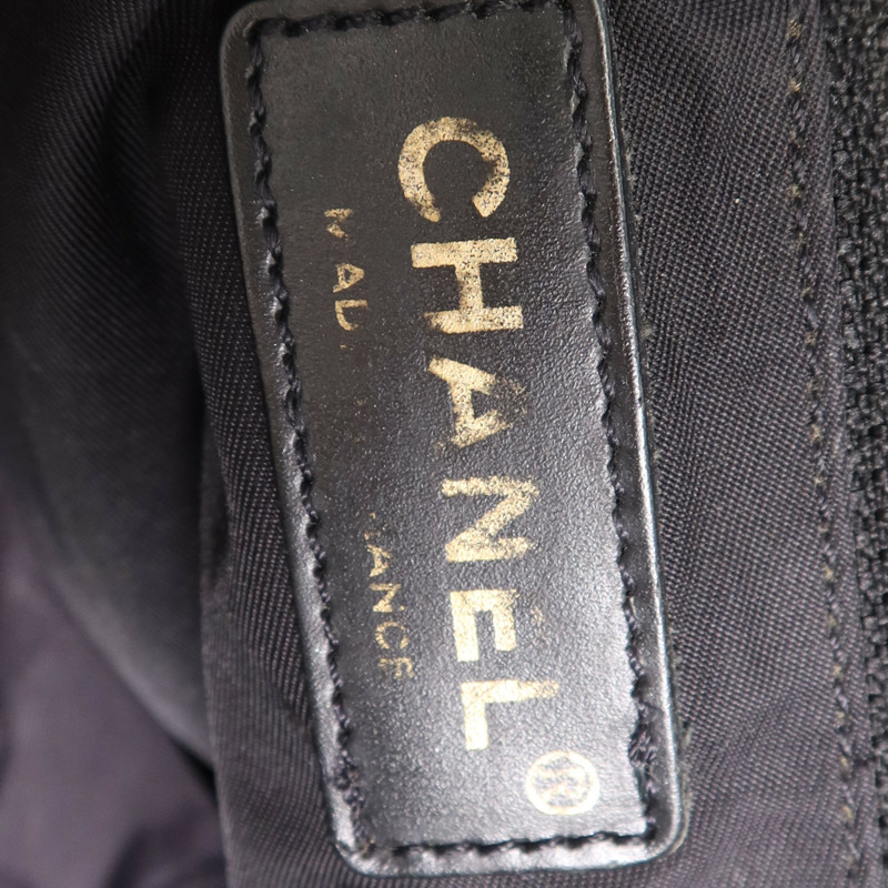 CHANEL 尼龍New Travel Line金扣手挽袋-16