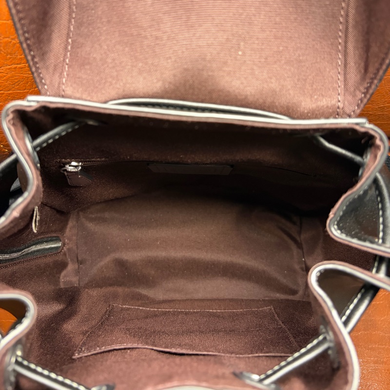 全新 COACH Pace系列黑色全皮翻蓋束口後背包-11