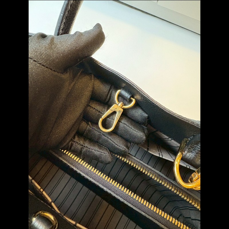 LV 黑皮壓紋兩用大包 蒙恬包-32