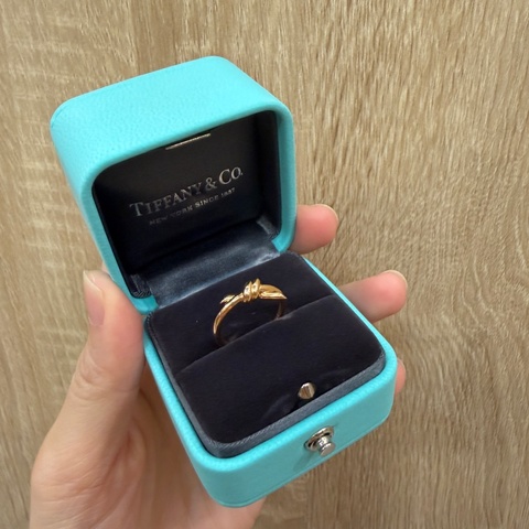 Tiffany 750玫瑰金Knot扭結戒指70305291