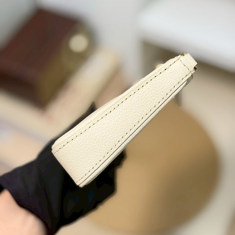(全新品、大全配、送禮等級)🏷LV．Easy Pouch On Strap 奶油白 M81066 芯片款-2