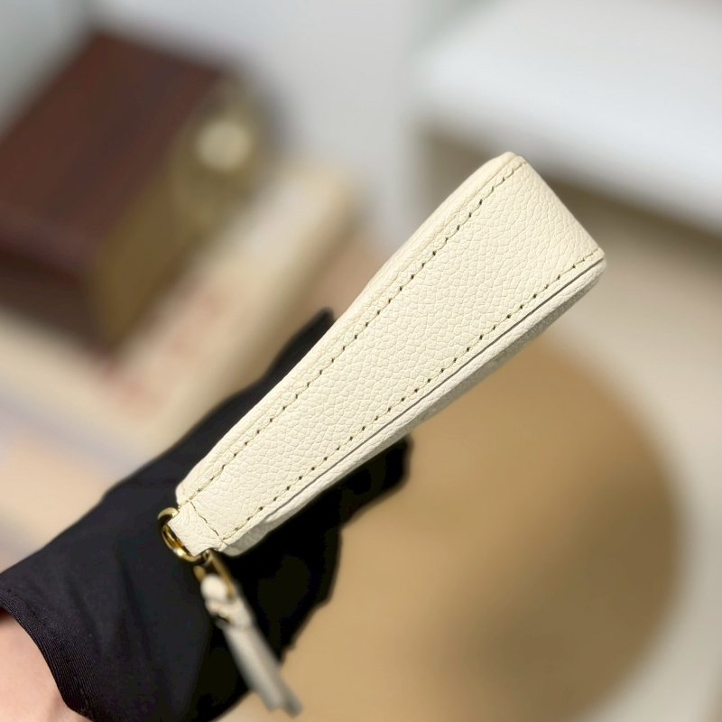 (全新品、大全配、送禮等級)🏷LV．Easy Pouch On Strap 奶油白 M81066 芯片款-3