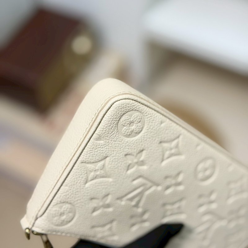 (全新品、大全配、送禮等級)🏷LV．Easy Pouch On Strap 奶油白 M81066 芯片款-6