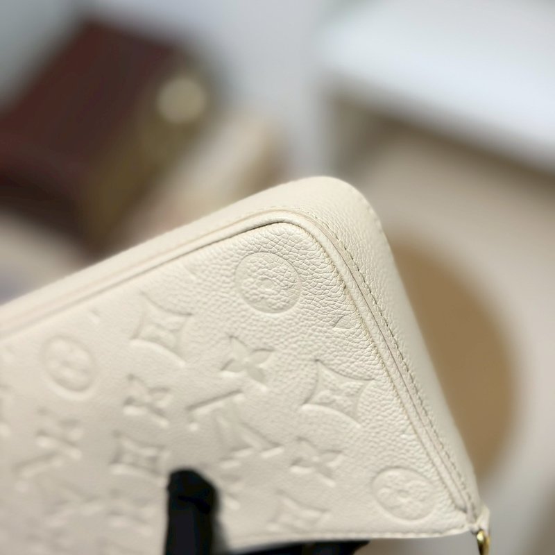 (全新品、大全配、送禮等級)🏷LV．Easy Pouch On Strap 奶油白 M81066 芯片款-7