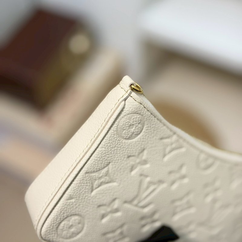 (全新品、大全配、送禮等級)🏷LV．Easy Pouch On Strap 奶油白 M81066 芯片款-10