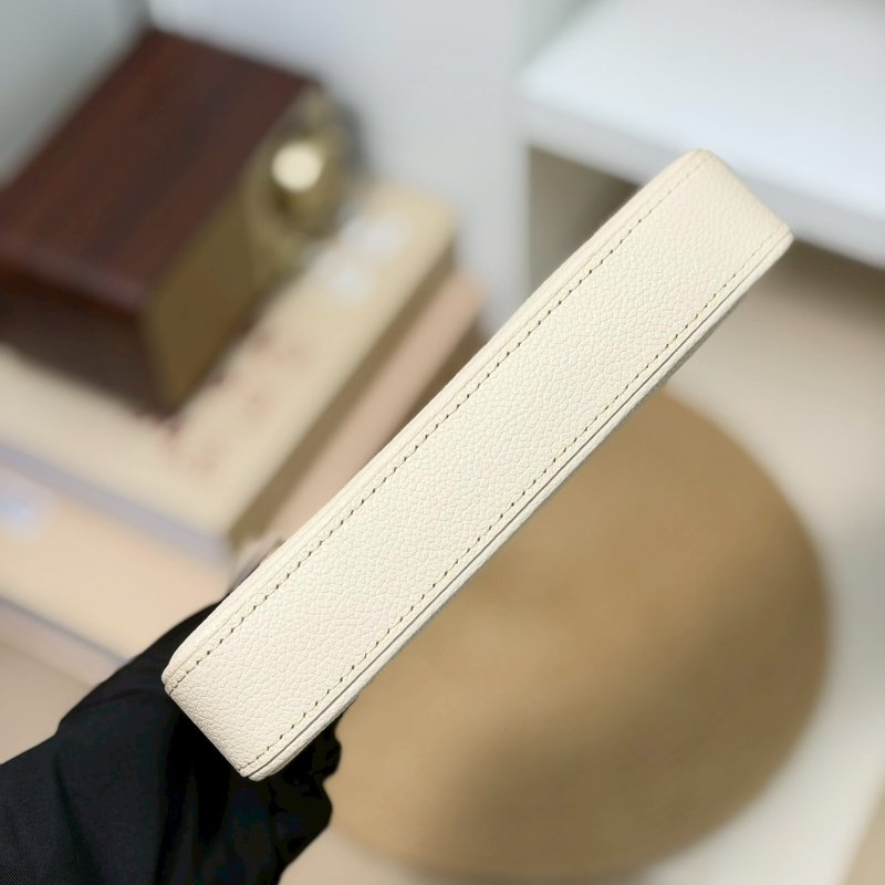 (全新品、大全配、送禮等級)🏷LV．Easy Pouch On Strap 奶油白 M81066 芯片款-12