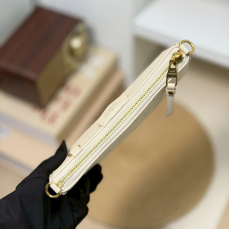 (全新品、大全配、送禮等級)🏷LV．Easy Pouch On Strap 奶油白 M81066 芯片款-13