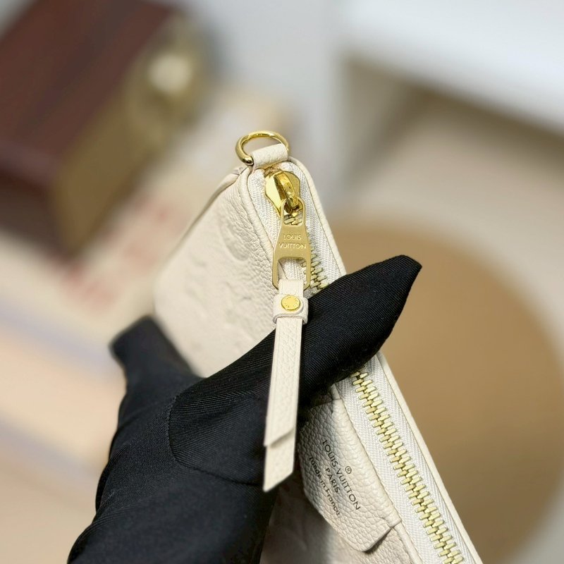 (全新品、大全配、送禮等級)🏷LV．Easy Pouch On Strap 奶油白 M81066 芯片款-14