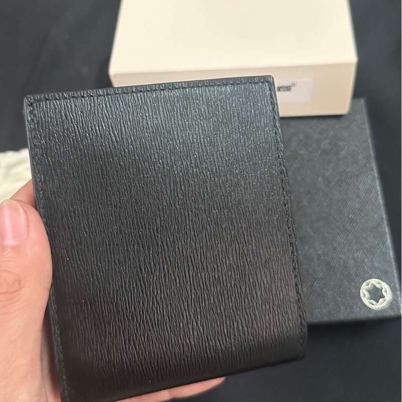 Montblanc萬寶龍4810系列黑色皮夾-7
