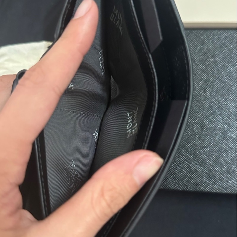 Montblanc萬寶龍4810系列黑色皮夾-8