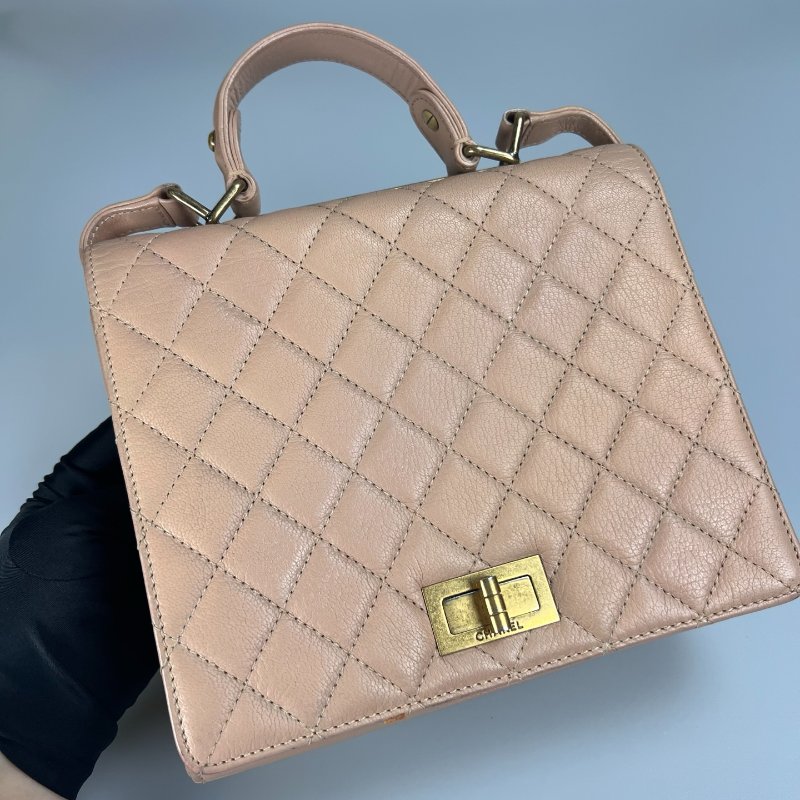 CHNAEL 菱格紋提 把鍊條方包 粉膚-6