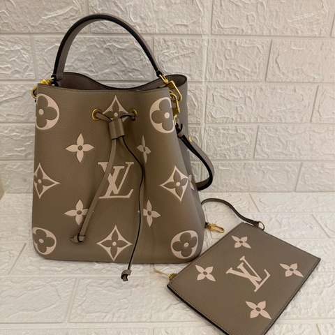 LV M45555斑鳩灰手提兩用水桶包